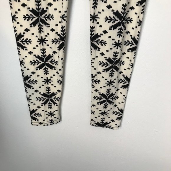 Always Super Soft Snowflake Print Leggings - Picture 5 of 7